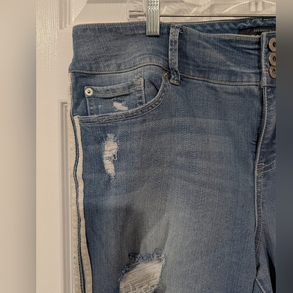 Torrid Side Stripe Jegging - Premium Stretch Light Wash in Size 22R (Regular) - Picture 3 of 16